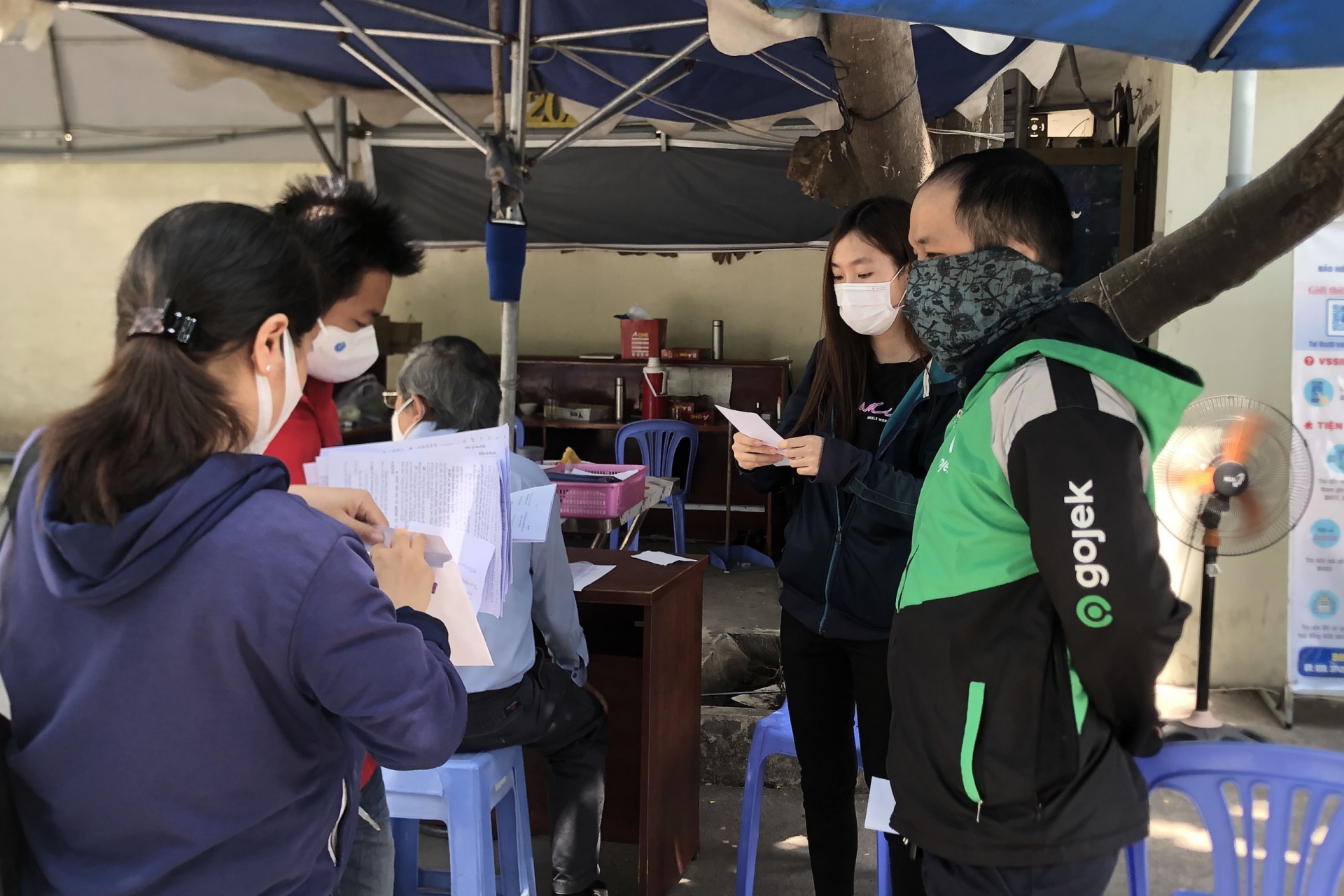 TP. HCM: Xếp hàng từ 5 giờ sáng để rút BHXH một lần TP. HCM: Xếp hàng từ 5 giờ sáng để rút BHXH một lần