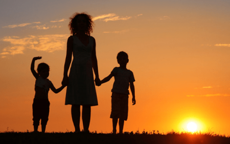 Nỗi lòng của người mẹ đơn thân muốn tăng ca làm thêm giờ nhưng không thể Nỗi lòng của người mẹ đơn thân muốn tăng ca làm thêm giờ nhưng không thể