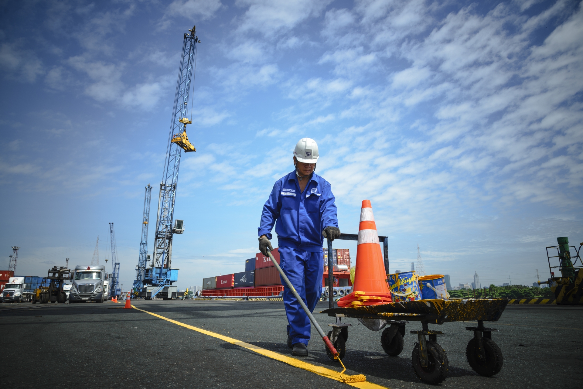 “Tôi còn trẻ khỏe, độc thân nên muốn được tăng ca làm thêm giờ” “Tôi còn trẻ khỏe, độc thân nên muốn được tăng ca làm thêm giờ”