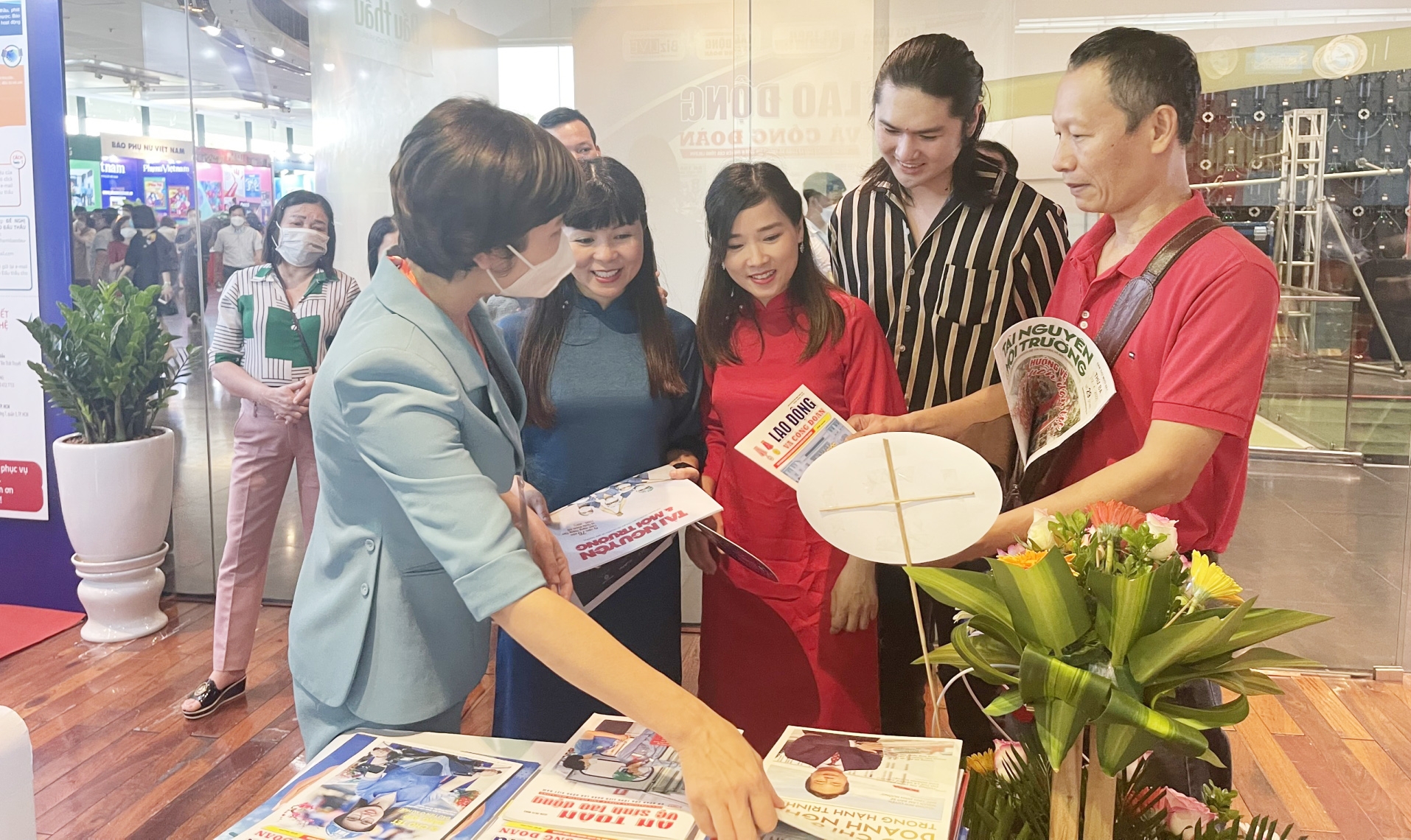 Tạp chí Lao động và Công đoàn tham gia Hội báo toàn quốc 2022 Tạp chí Lao động và Công đoàn tham gia Hội báo toàn quốc 2022