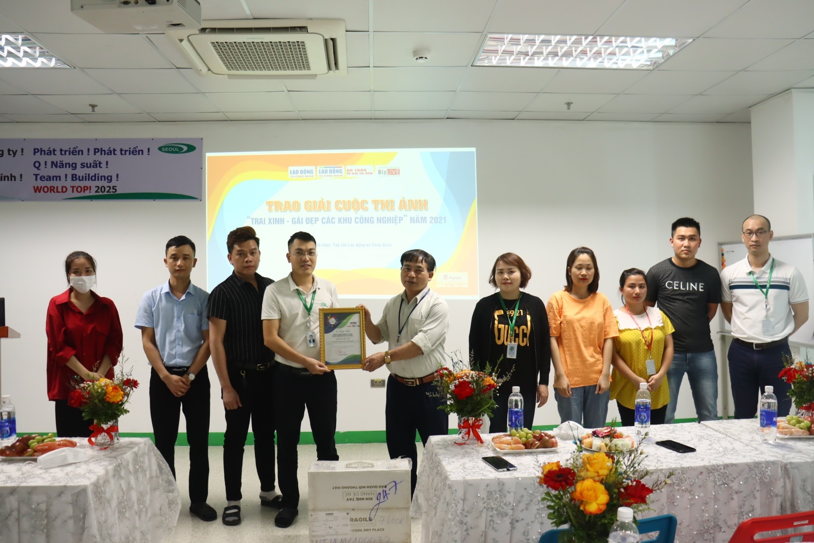 "Trai xinh - Gái đẹp các Khu công nghiệp" kết thúc trong sự tiếc nuối của công nhân "Trai xinh - Gái đẹp các Khu công nghiệp" kết thúc trong sự tiếc nuối của công nhân