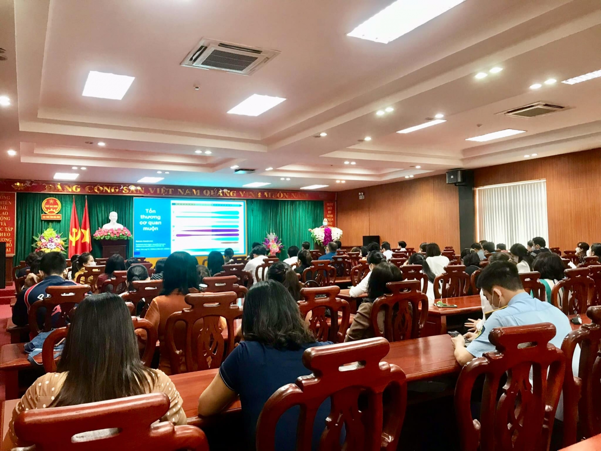 Chuyên đề “Chăm sóc sức khỏe hậu Covid-19” của Công đoàn Viên chức tỉnh Hoà Bình