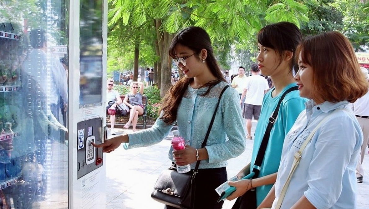 Máy bán hàng tự động thay hàng rong: “Mơ nhiều và ước nhiều” Máy bán hàng tự động thay hàng rong: “Mơ nhiều và ước nhiều”