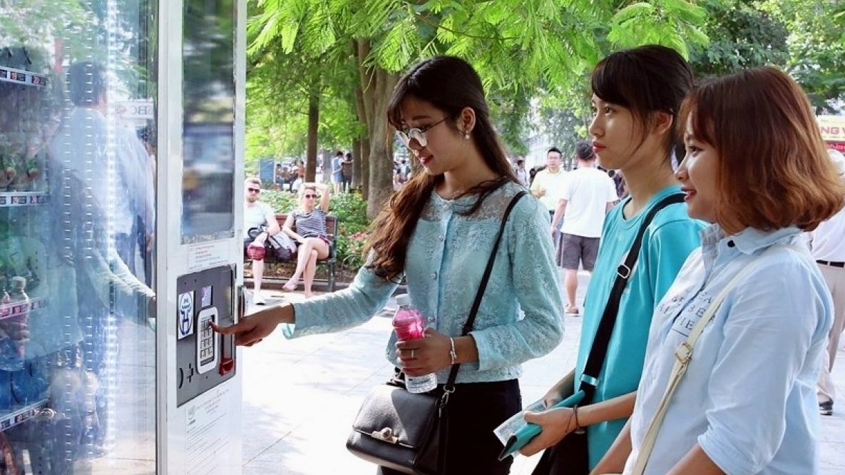Máy bán hàng tự động thay hàng rong: “Mơ nhiều và ước nhiều”