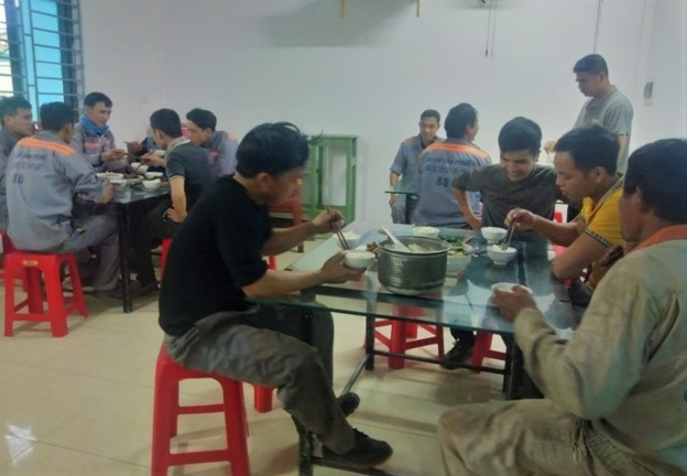 Tăng giá trị bữa ăn ca cho người lao động: Nỗ lực của doanh nghiệp ở Quảng Bình Tăng giá trị bữa ăn ca cho người lao động: Nỗ lực của doanh nghiệp ở Quảng Bình
