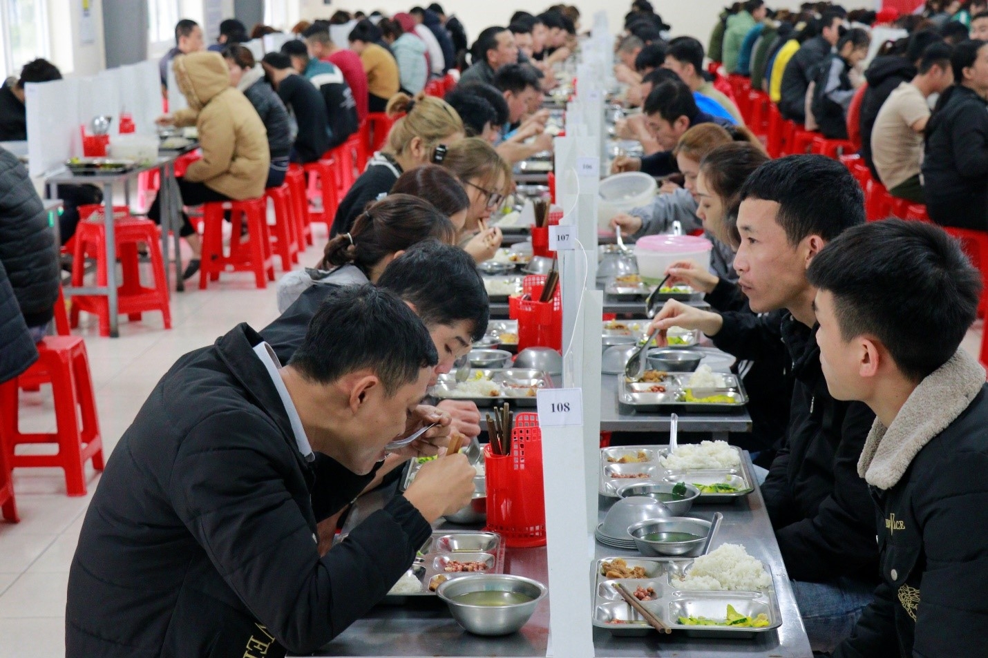 Tăng giá trị bữa ăn ca cho người lao động: Nỗ lực của doanh nghiệp ở Quảng Bình Tăng giá trị bữa ăn ca cho người lao động: Nỗ lực của doanh nghiệp ở Quảng Bình