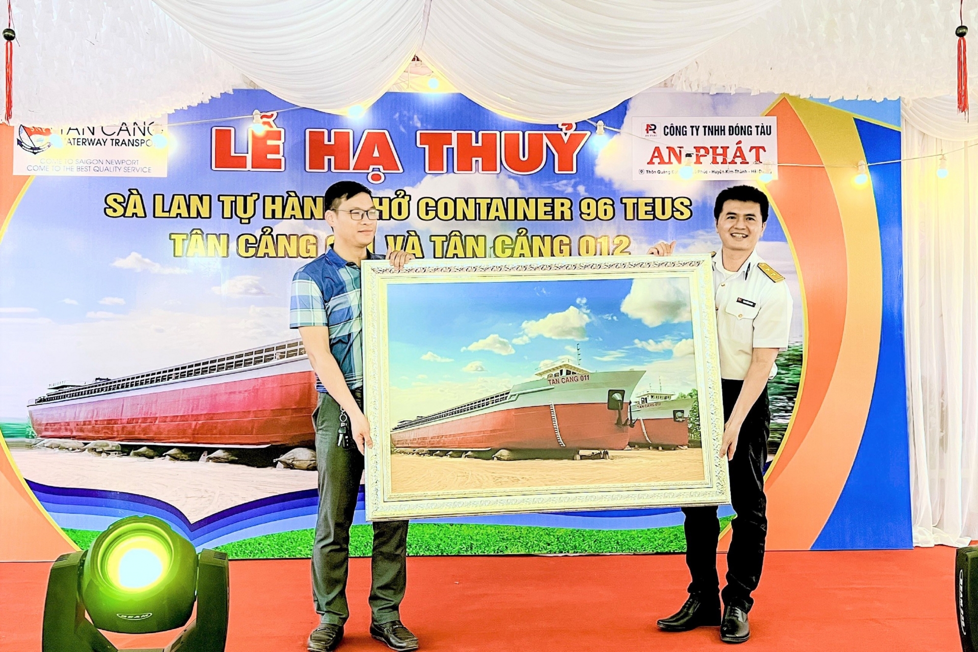 Công ty CP Vận tải thủy Tân Cảng: “Mang cảng đến gần với khách hàng” Công ty CP Vận tải thủy Tân Cảng: “Mang cảng đến gần với khách hàng”