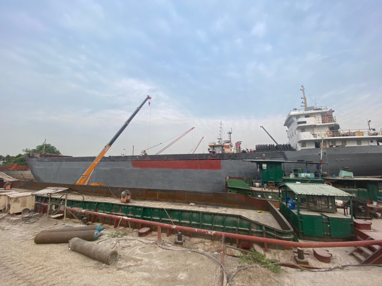 Nổ lớn tại khoang tàu, hai công nhân tử vong