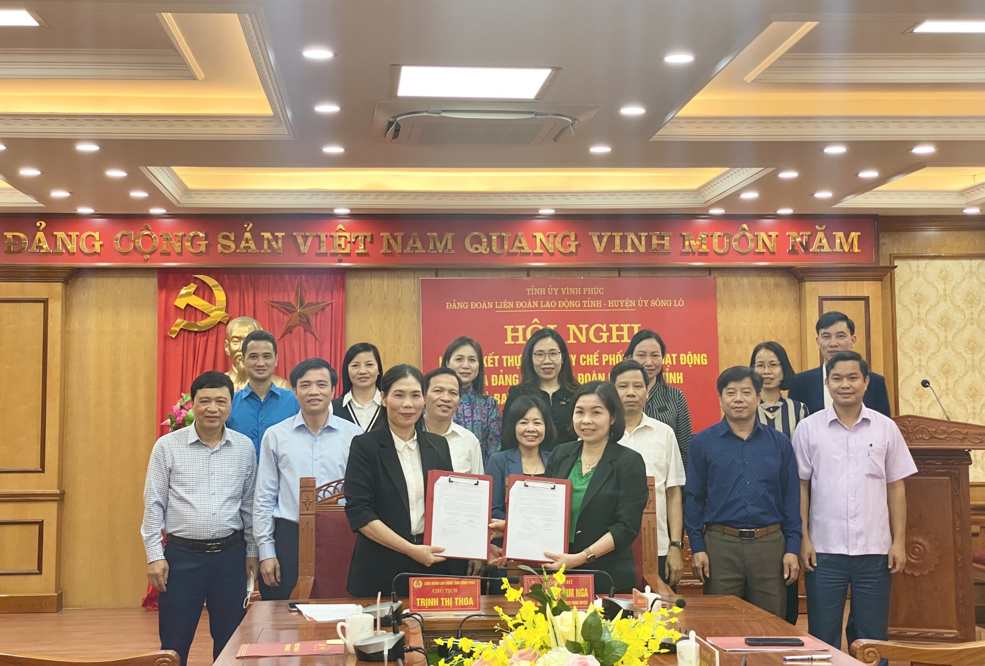 LĐLĐ tỉnh Vĩnh Phúc và Ban Thường vụ Huyện ủy Sông Lô ký kết chương trình phối hợp