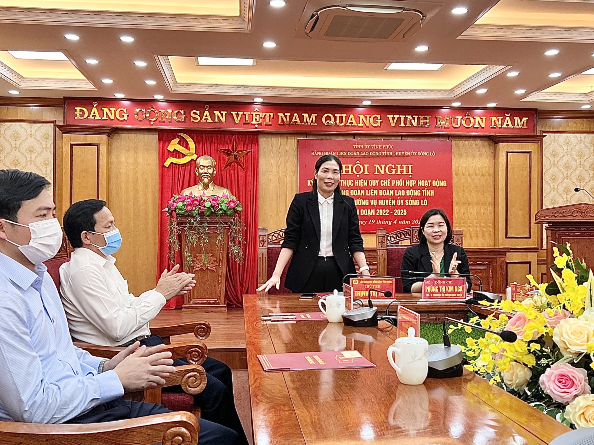 LĐLĐ tỉnh Vĩnh Phúc và Ban Thường vụ Huyện ủy Sông Lô ký kết chương trình phối hợp