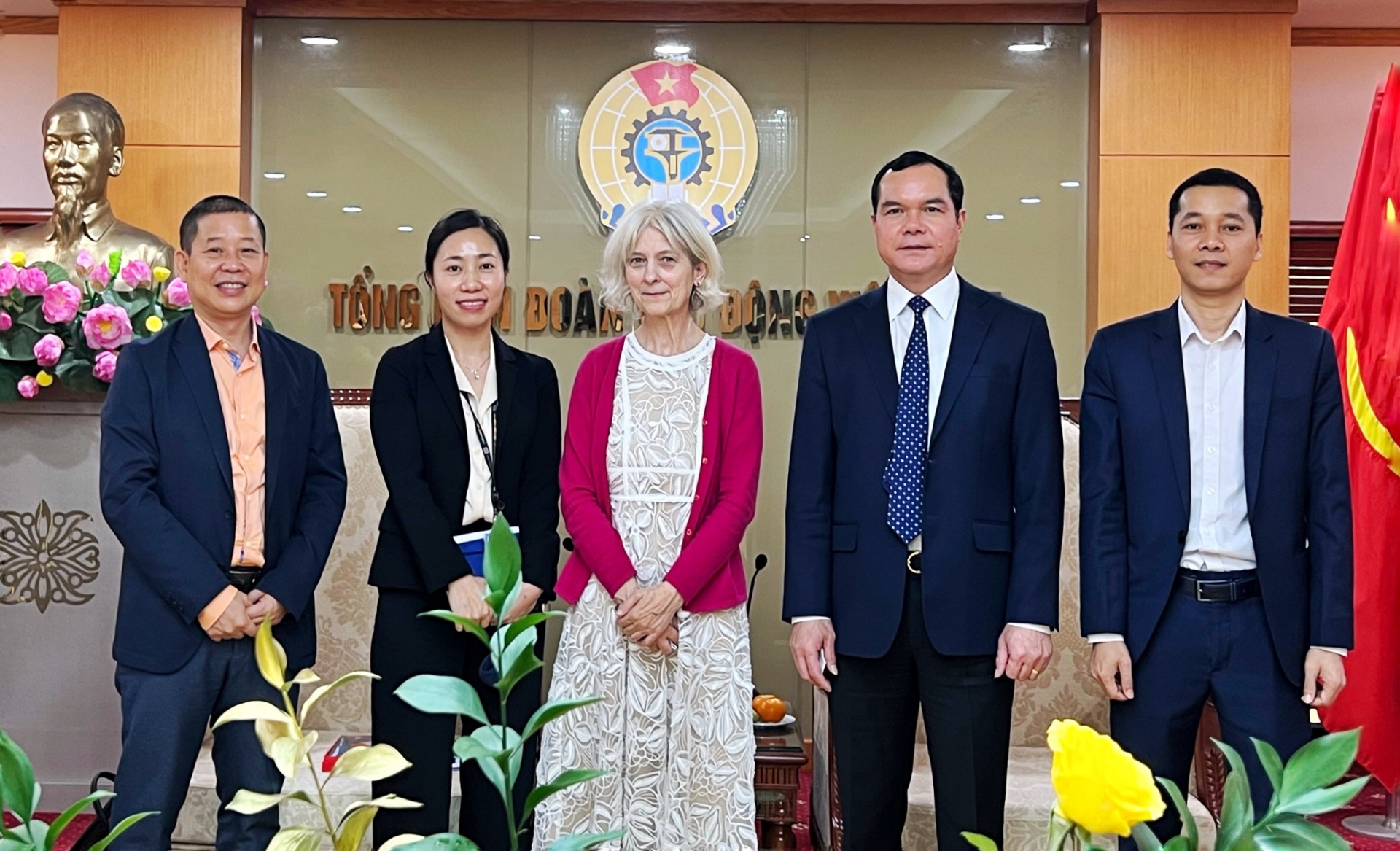 Chủ tịch Tổng LĐLĐ Việt Nam tiếp xã giao Giám đốc Văn phòng ILO tại Việt Nam