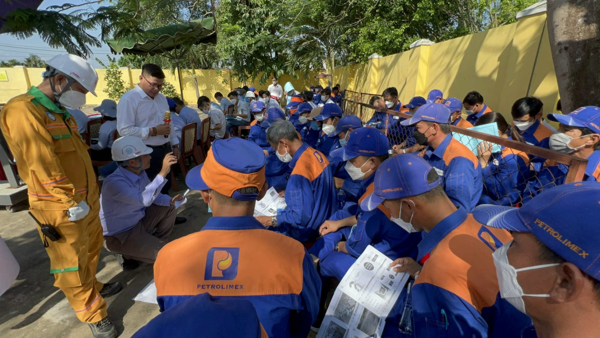 Nâng cao khả năng ứng phó sự cố tràn dầu cho người lao động