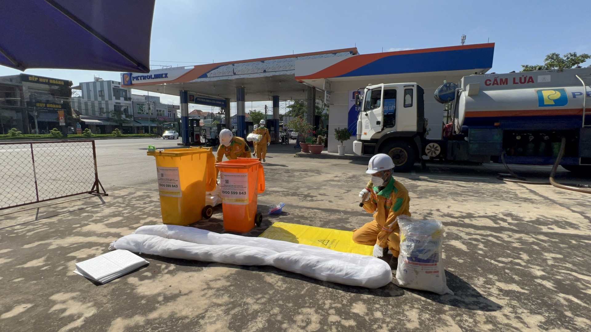 Nâng cao khả năng ứng phó sự cố tràn dầu cho người lao động