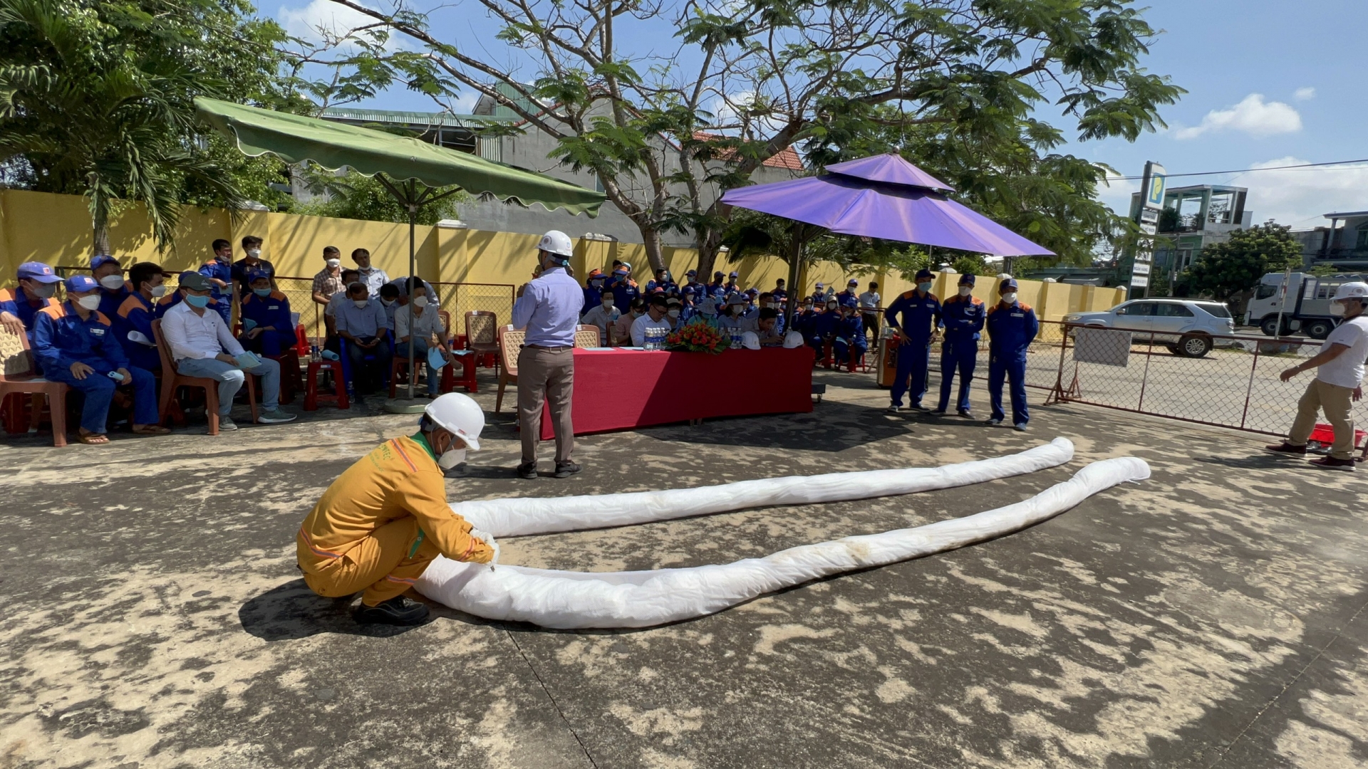 Nâng cao khả năng ứng phó sự cố tràn dầu cho người lao động