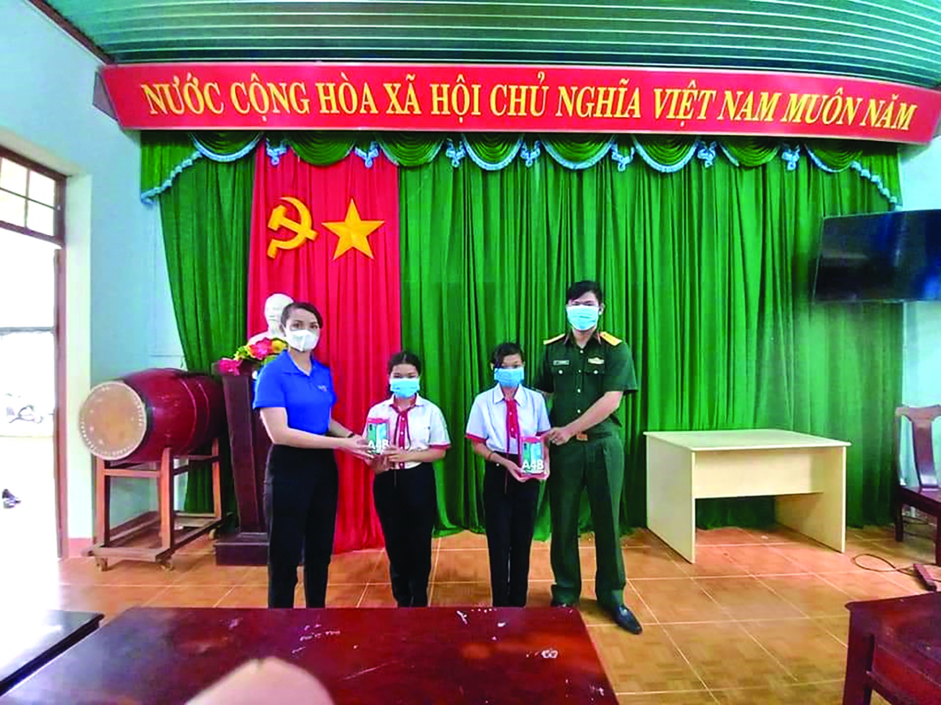 Tấm lòng, trách nhiệm của người đi trước