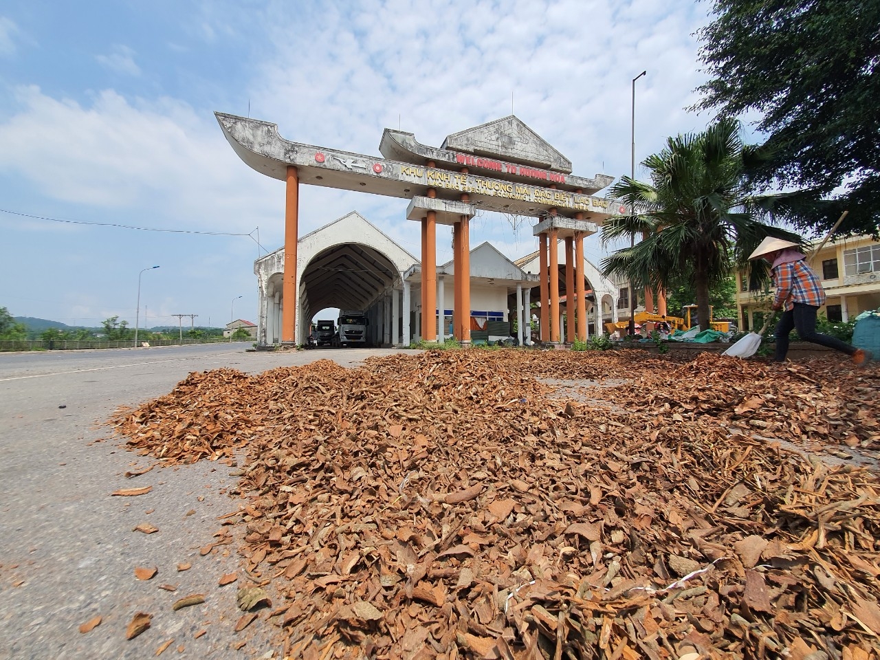 Giải tỏa cổng B Khu Kinh tế - Thương mại đặc biệt Lao Bảo: Tại sao không?