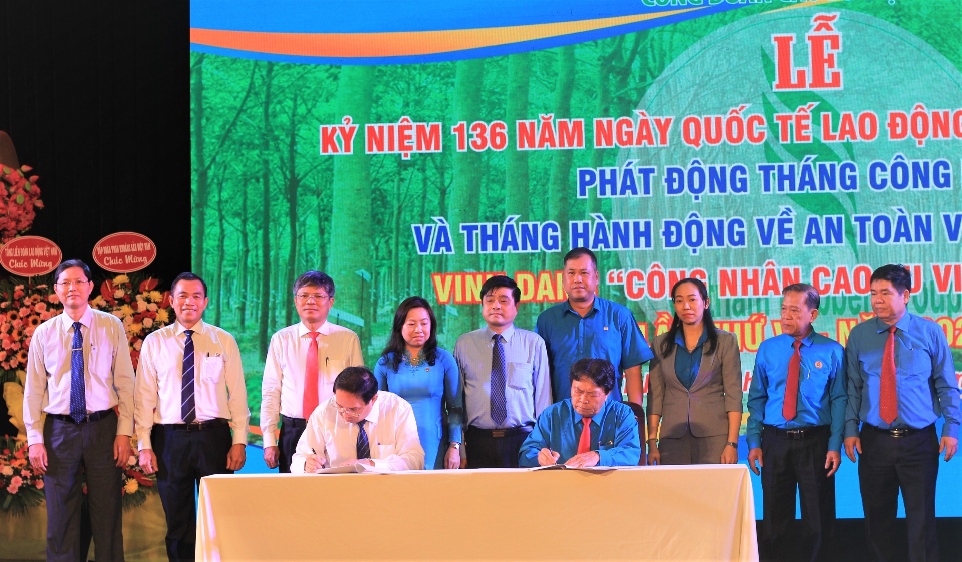 Công đoàn Cao su Việt Nam tổ chức nhiều hoạt động thiết thực trong Tháng Công nhân Công đoàn Cao su Việt Nam tổ chức nhiều hoạt động thiết thực trong Tháng Công nhân