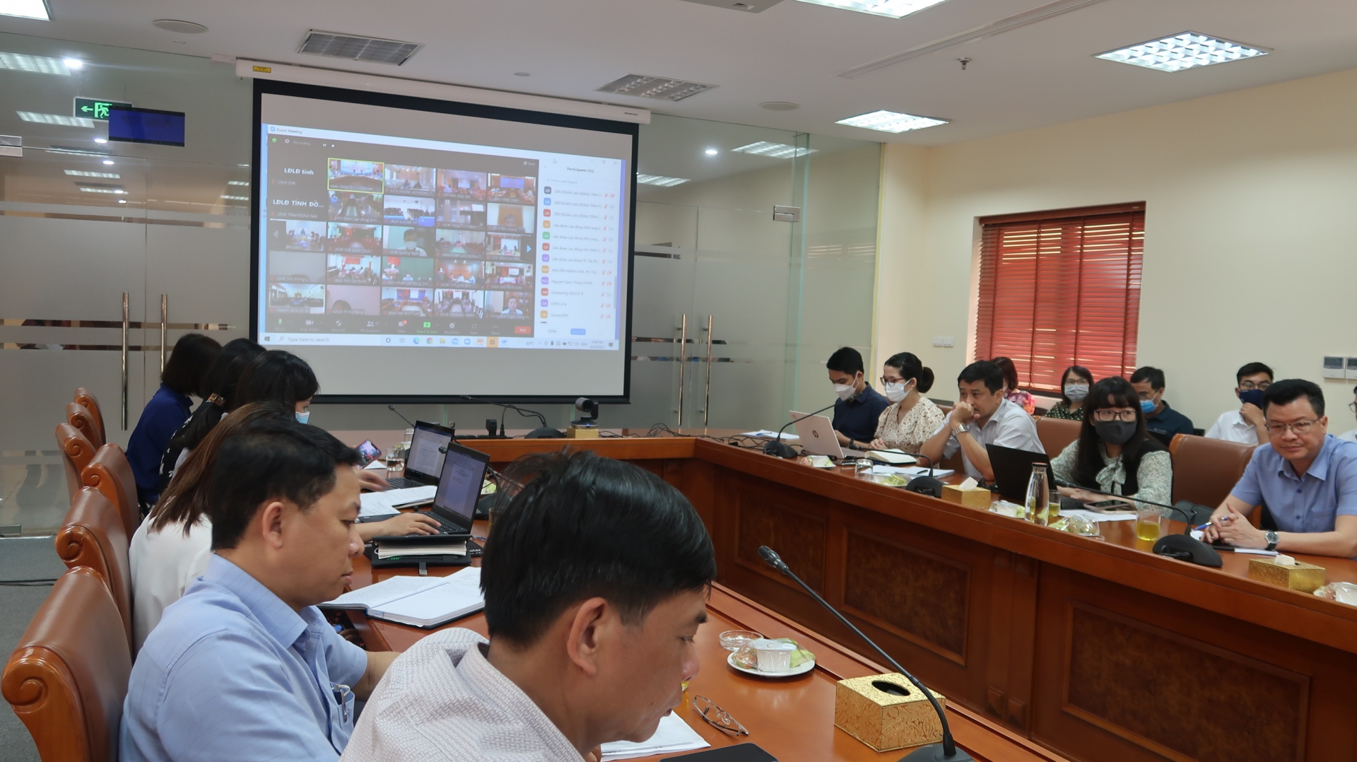 72% công nhân được hỏi cho biết không muốn cho con làm công nhân