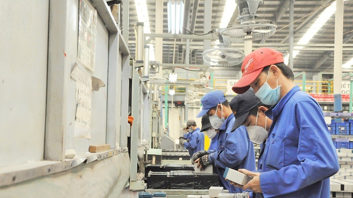 Tại sao lương công nhân không đủ sống?: Vòng luẩn quẩn tăng ca và cơn bão giá