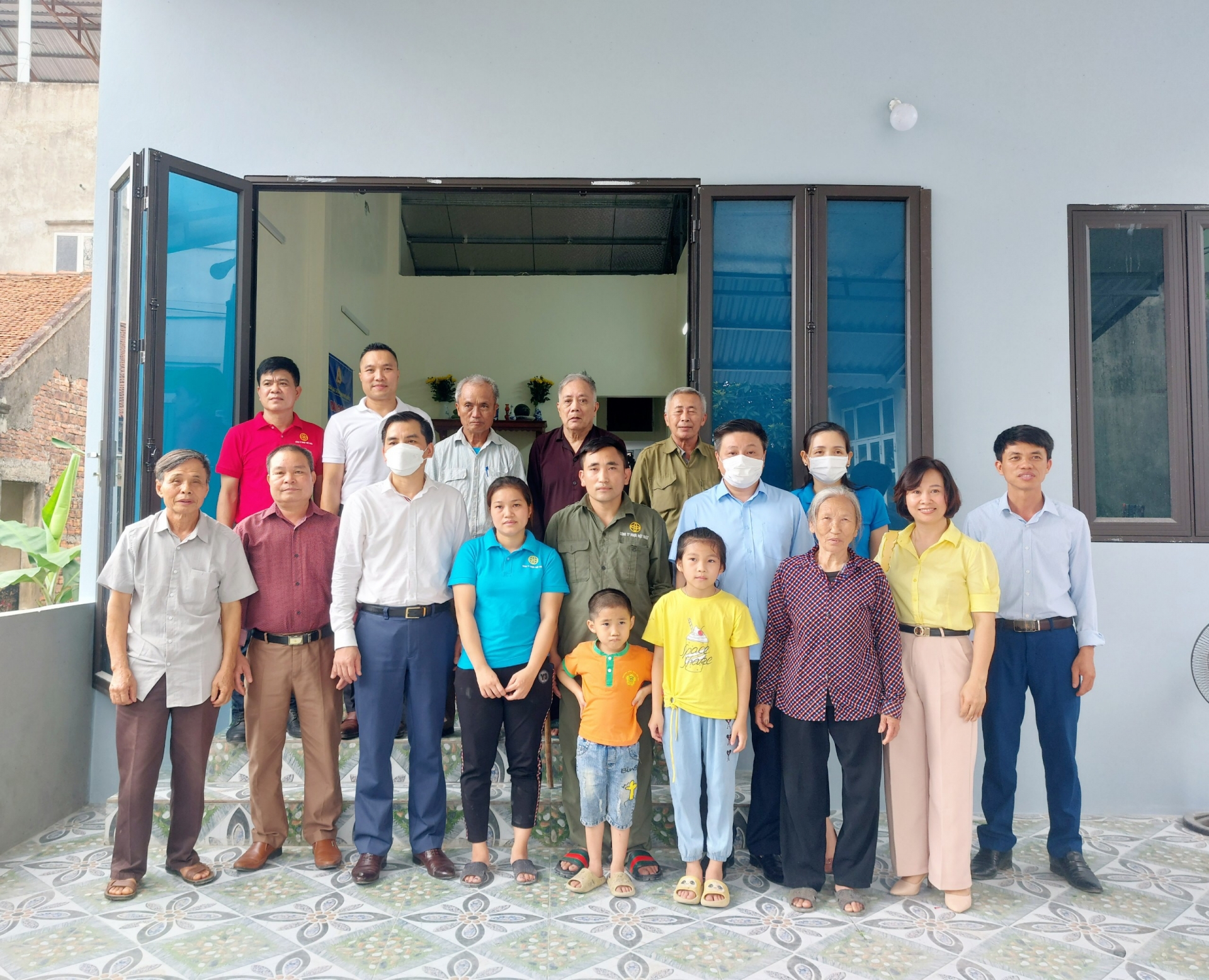 Trao nhà “Mái ấm Công đoàn” nhân dịp Tháng Công nhân