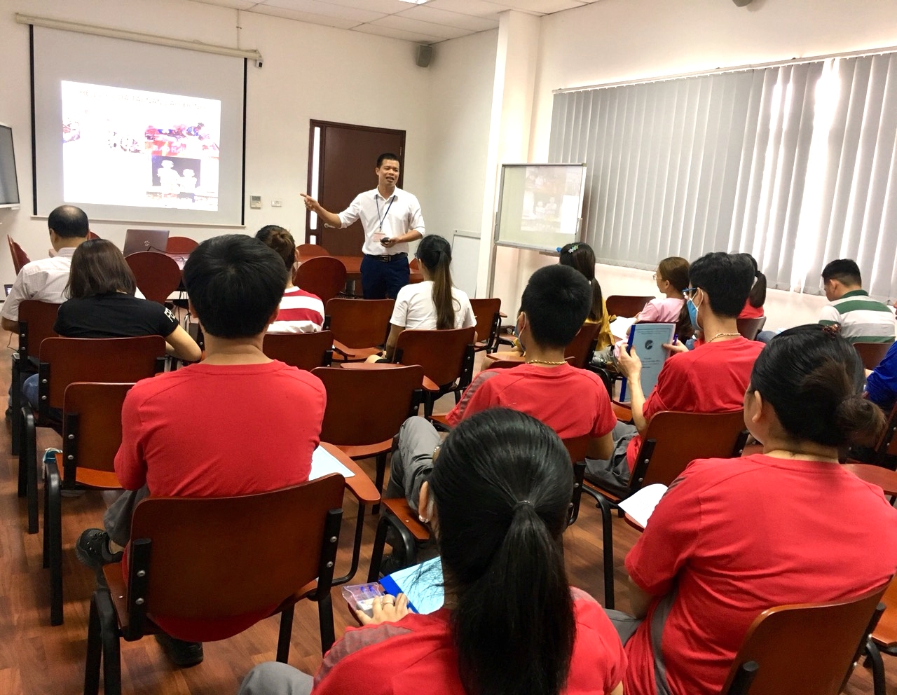 Hỗ trợ người lao động, cán bộ công đoàn nâng cao nghiệp vụ, kỹ năng Hỗ trợ người lao động, cán bộ công đoàn nâng cao nghiệp vụ, kỹ năng