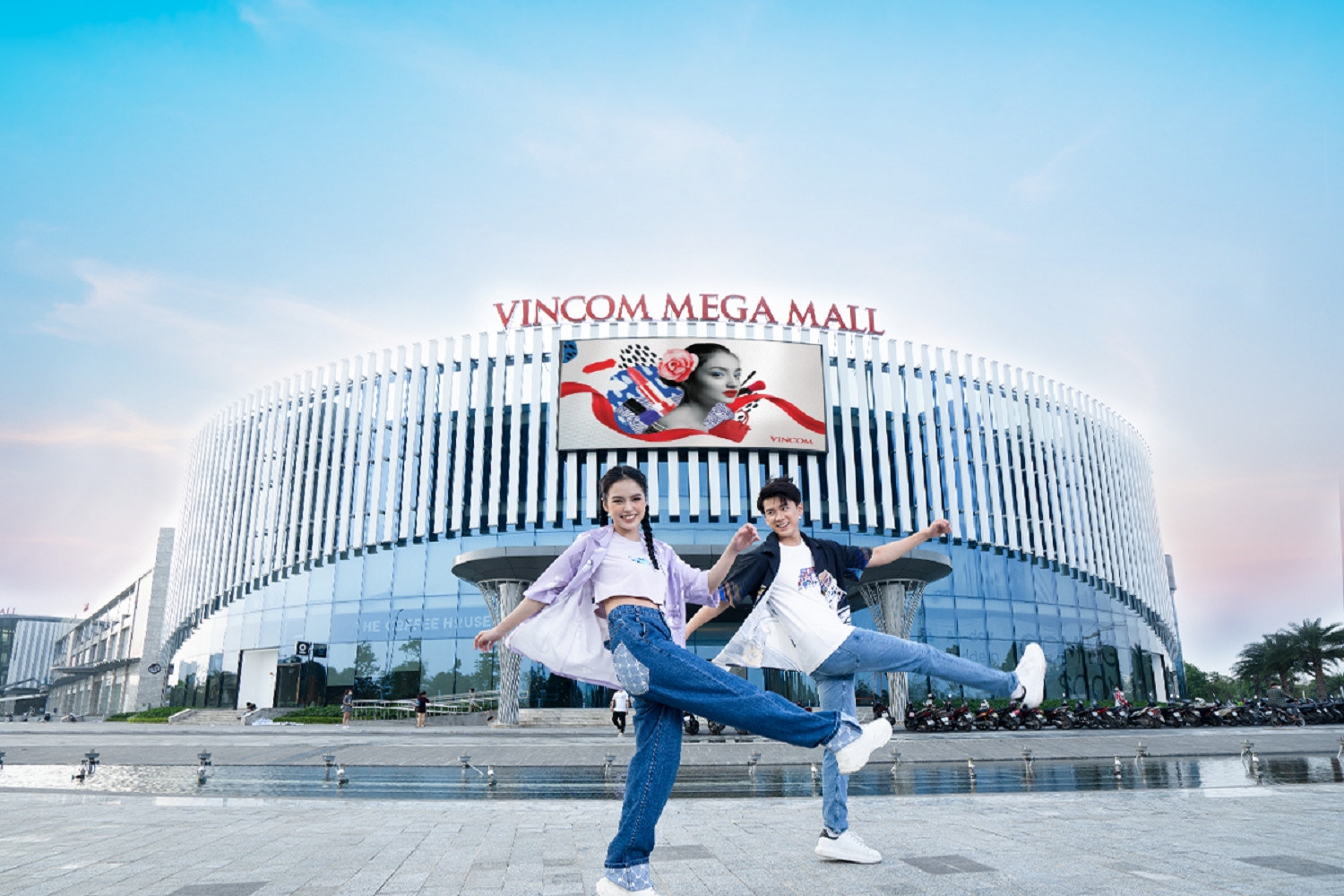 Chuỗi sự kiện “sao hot”, công nghệ “đỉnh” dịp khai trương Vincom Mega Mall Smart City