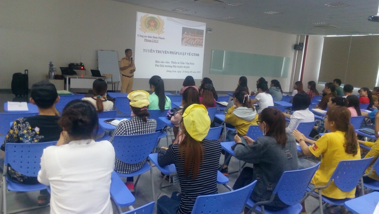 Công nhân các khu công nghiệp: Làm gì để hạn chế tai nạn giao thông