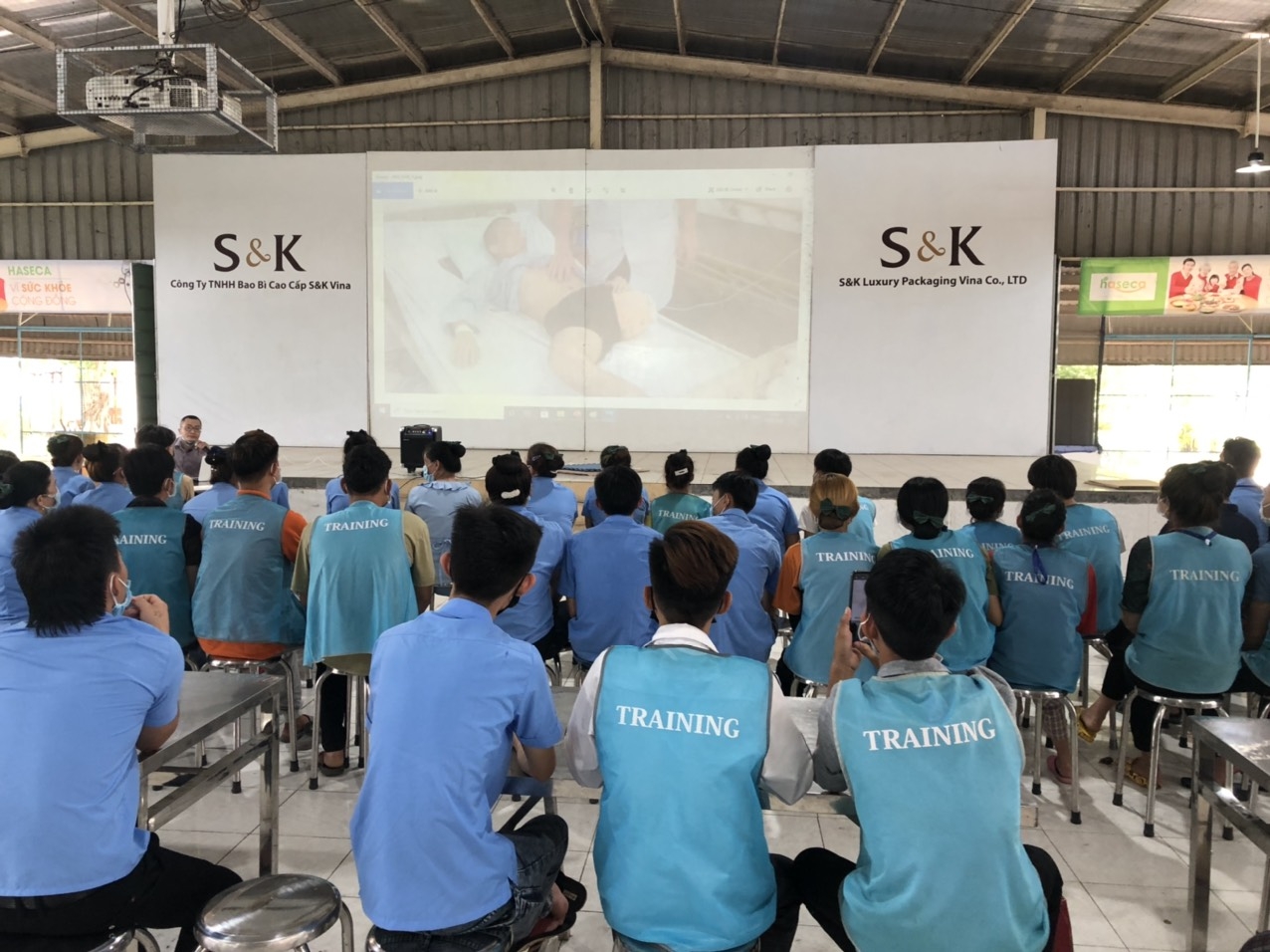 Tất cả vì tính mạng, sức khỏe và an toàn của người lao động Tất cả vì tính mạng, sức khỏe và an toàn của người lao động