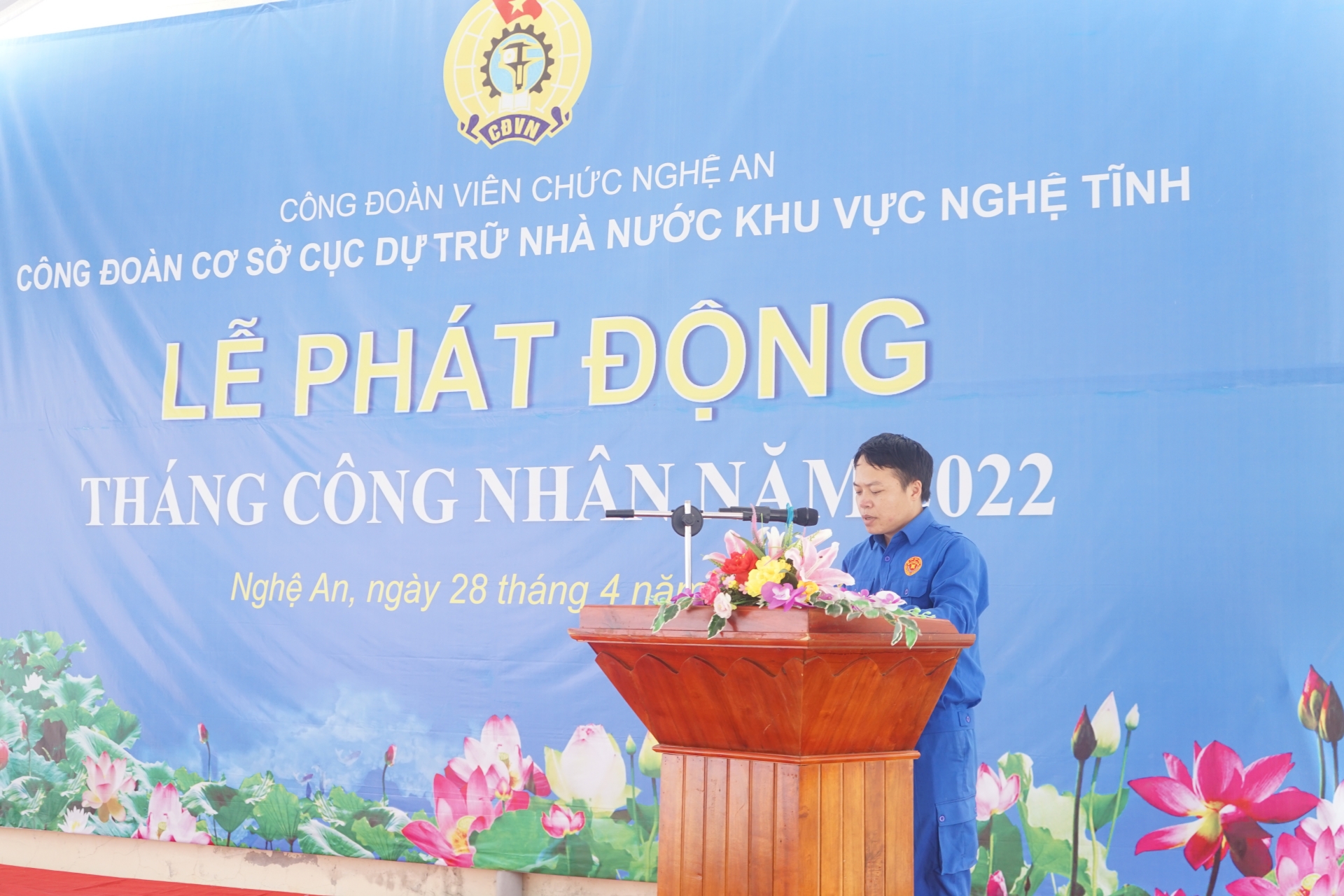 Công đoàn Viên chức Nghệ An phát động tháng Công nhân Người lao động hài lòng khi được tư vấn chế độ BHXH và chăm sóc sức khỏe hậu Covid-19