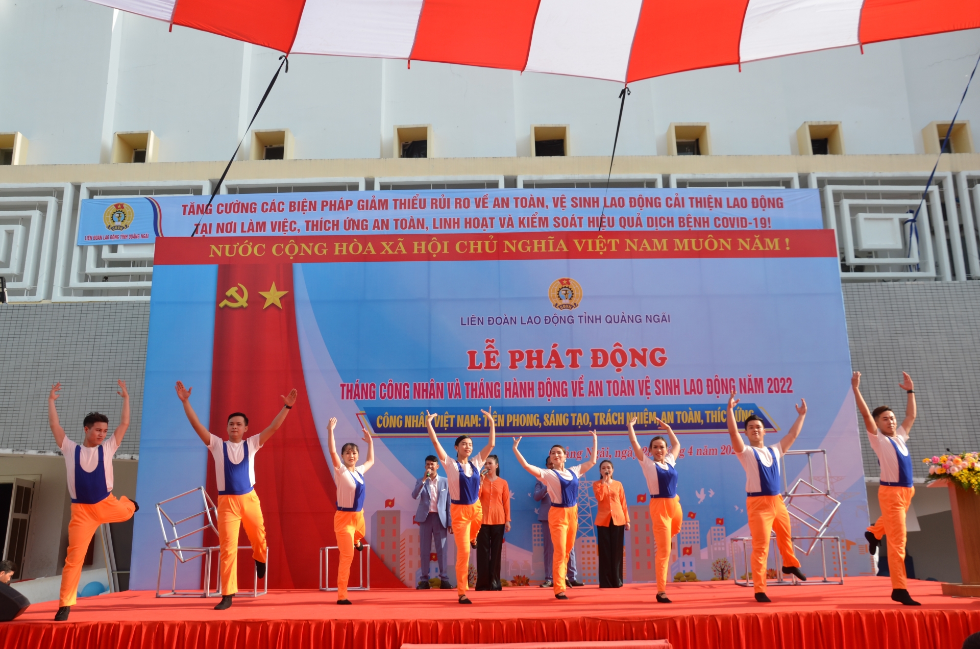 LĐLĐ tỉnh Quảng Ngãi phát huy tinh thần thi đua, sáng tạo của đoàn viên, người lao động LĐLĐ tỉnh Quảng Ngãi phát huy tinh thần thi đua, sáng tạo của đoàn viên, người lao động