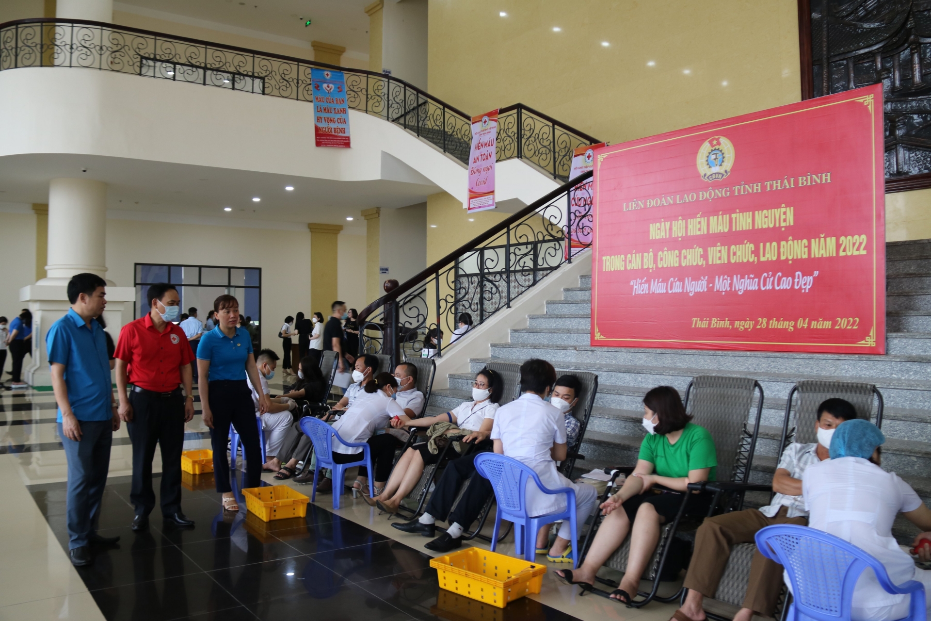 LĐLĐ Thái Bình tổ chức hiến máu tình nguyện trong cán bộ, đoàn viên, CNVCLĐ LĐLĐ Thái Bình tổ chức hiến máu tình nguyện trong cán bộ, đoàn viên, CNVCLĐ