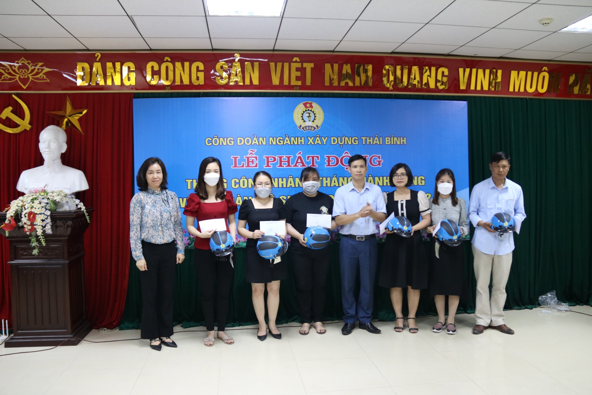 Hưởng ứng Tháng Công nhân với tinh thần trách nhiệm và quyết tâm cao nhất