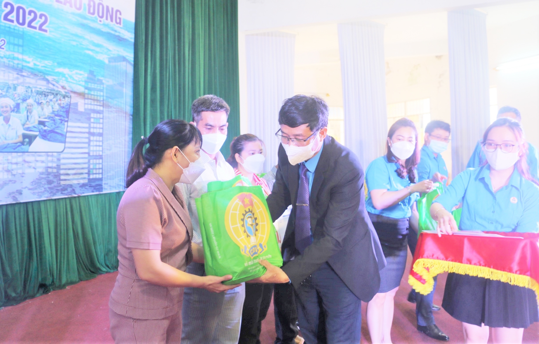 LĐLĐ tỉnh Khánh Hòa triển khai những hành động cụ thể để phòng ngừa tai nạn lao động