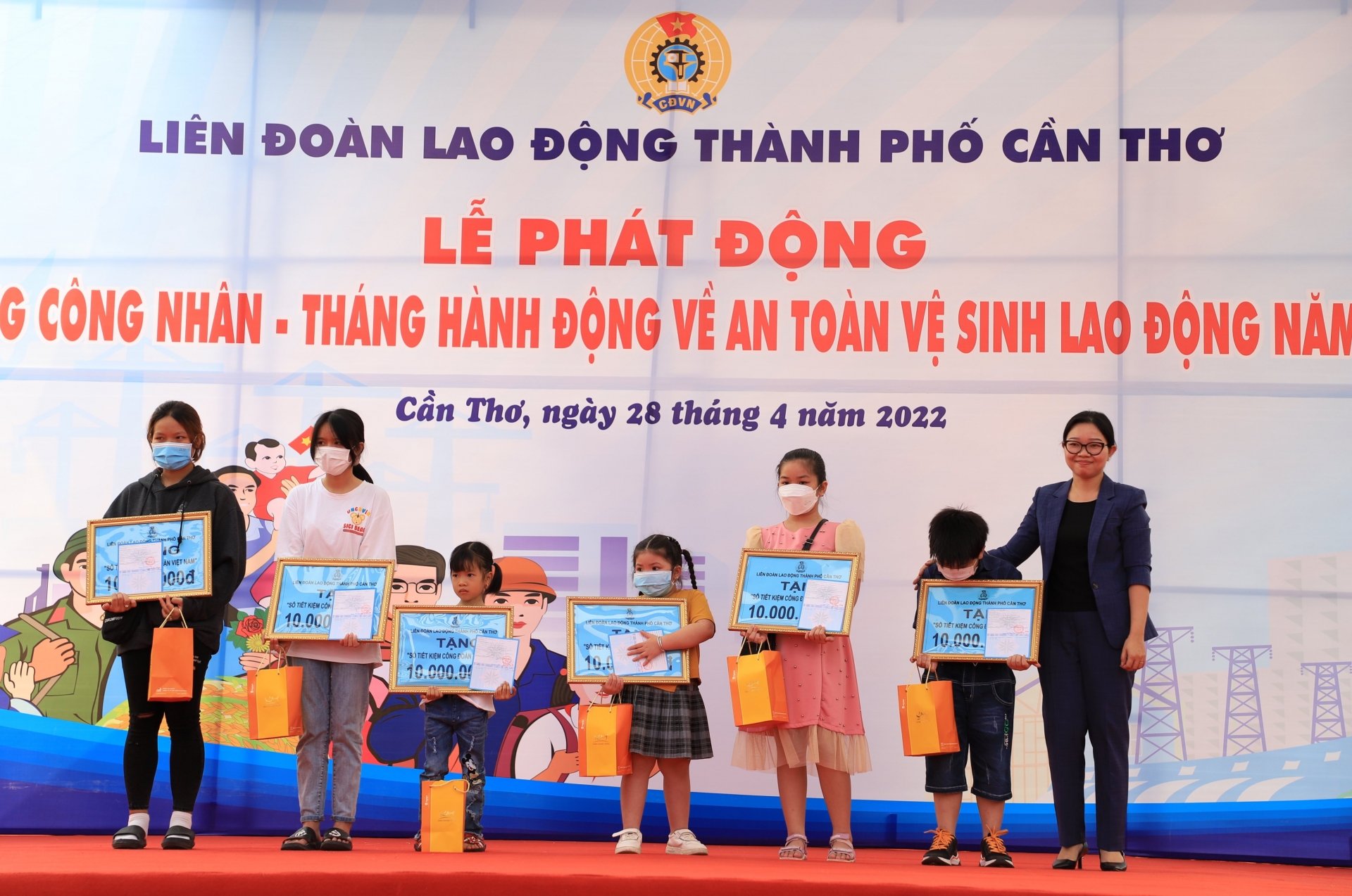 Công đoàn Cần Thơ tổ chức nhiều hoạt động ý nghĩa, chăm lo NLĐ trong Tháng Công nhân Công đoàn Cần Thơ tổ chức nhiều hoạt động ý nghĩa, chăm lo NLĐ trong Tháng Công nhân