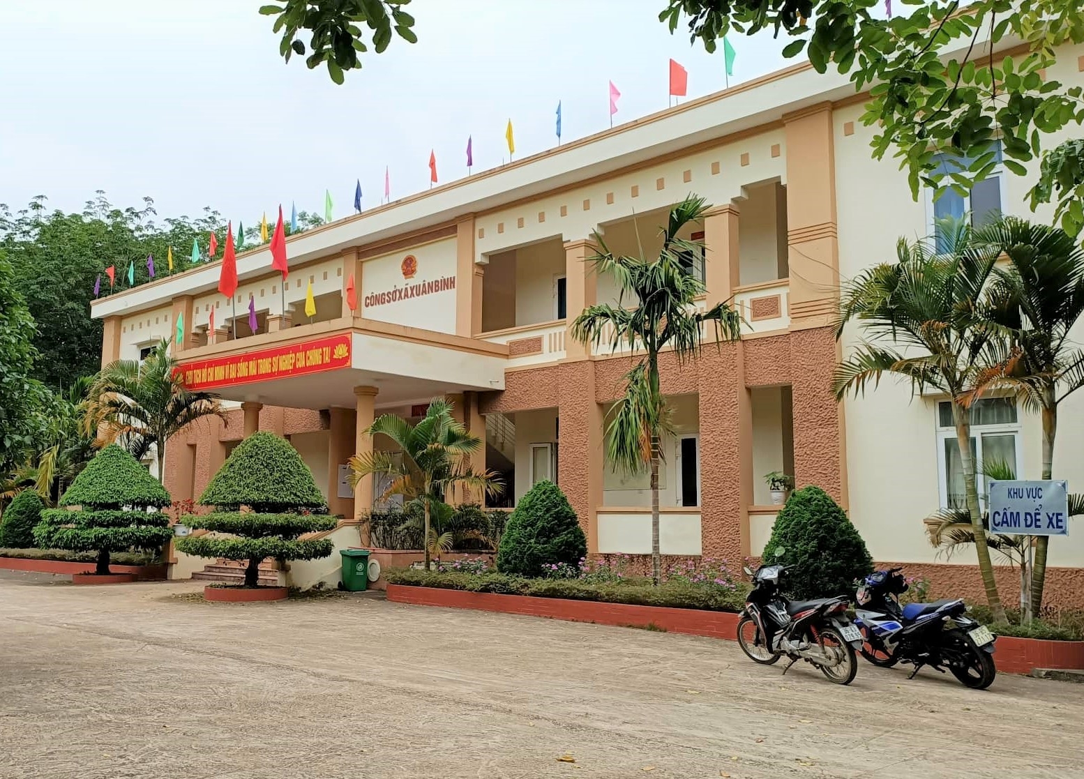 Thanh Hóa: Việc lãnh đạo xã Xuân Bình đi du lịch ngày 29/4 là sai và sẽ có kỷ luật Thanh Hóa: Sẽ kỷ luật cán bộ xã đi du lịch trong ngày làm việc