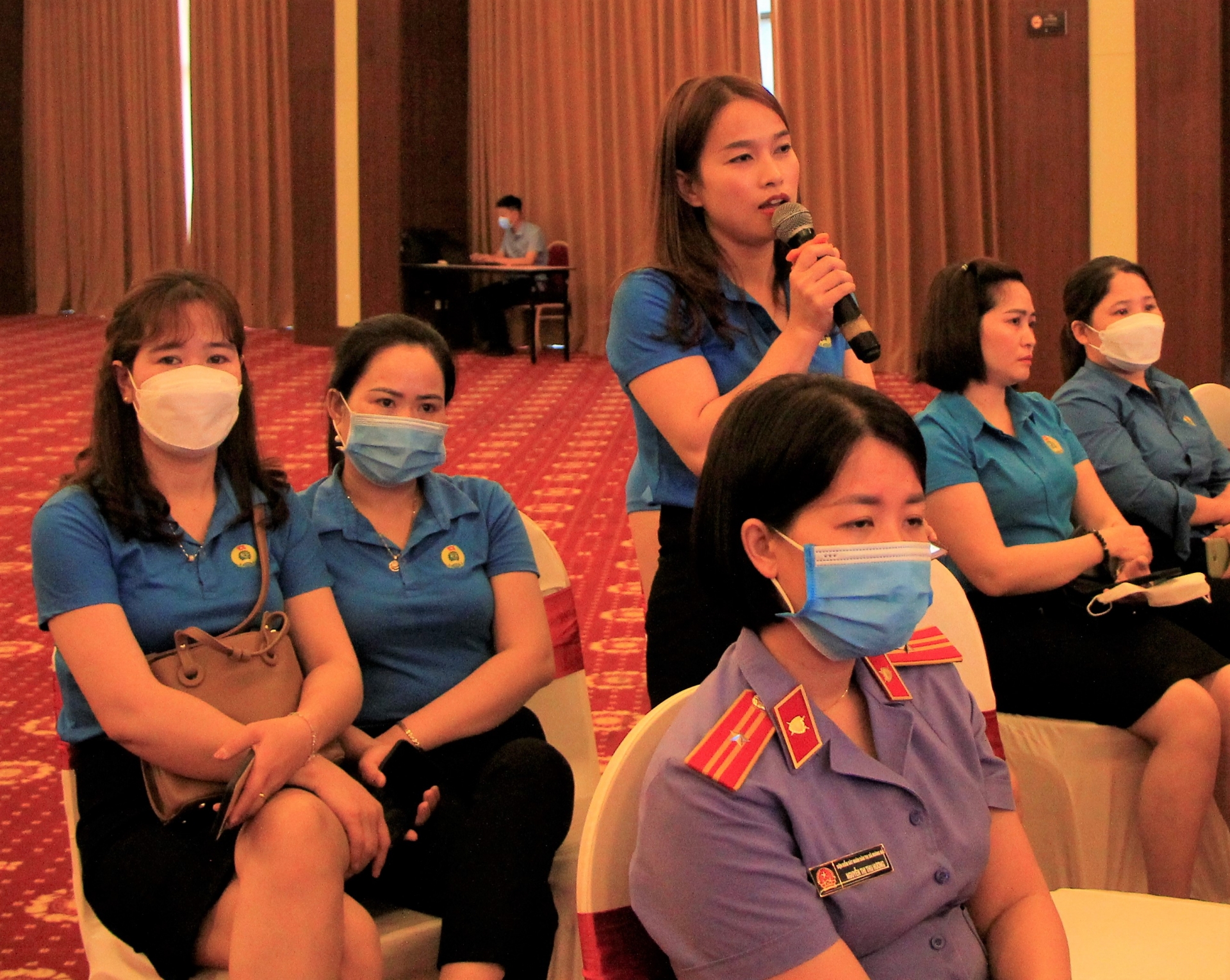 Gặp gỡ, đối thoại giữa người đứng đầu địa phương với cán bộ, đoàn viên, người lao động. Nghệ An: Lãnh đạo thị xã Hoàng Mai đối thoại với người lao động