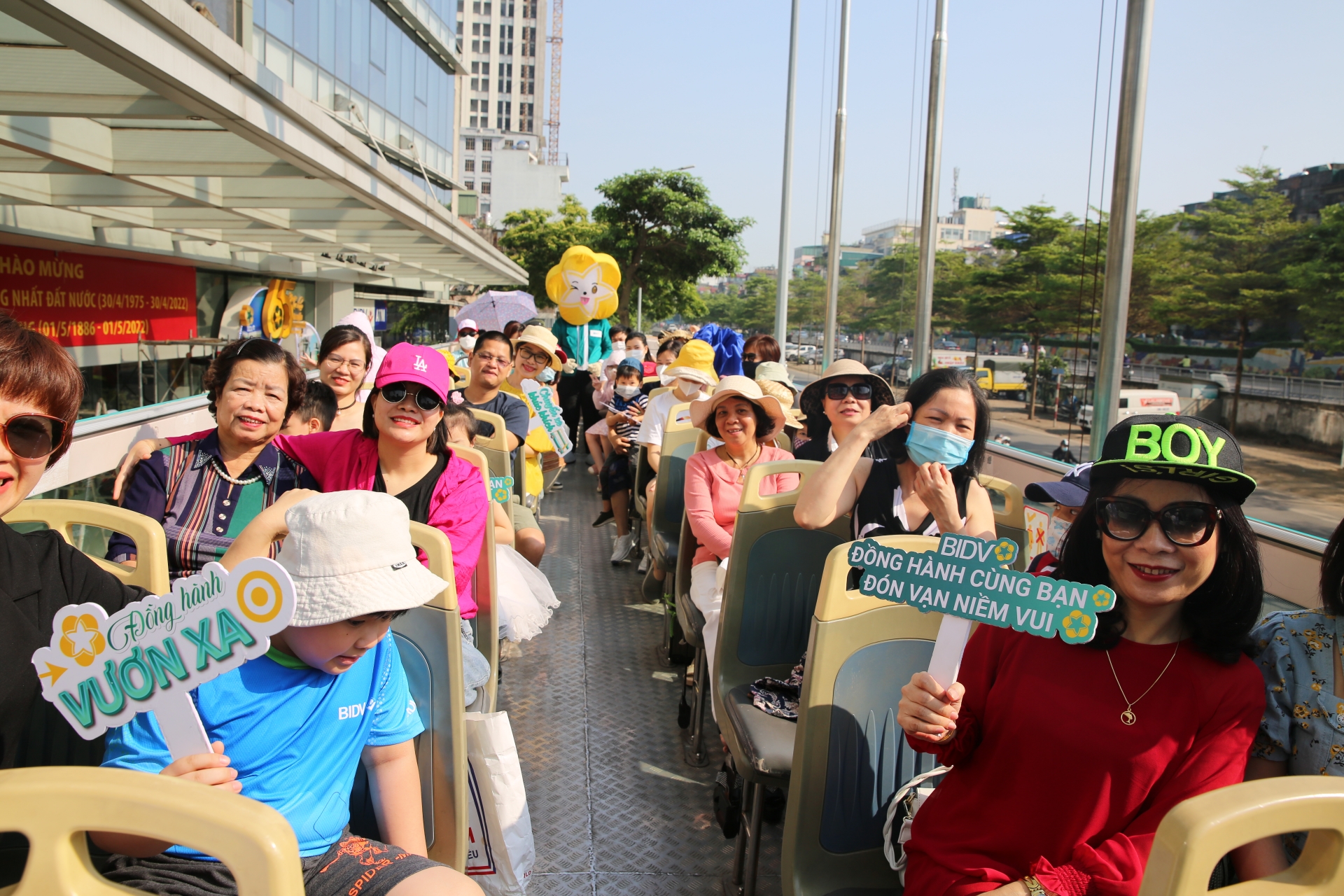 Trải nghiệm miễn phí xe bus 2 tầng xuyên Việt cùng BIDV Trải nghiệm miễn phí xe bus 2 tầng xuyên Việt cùng BIDV