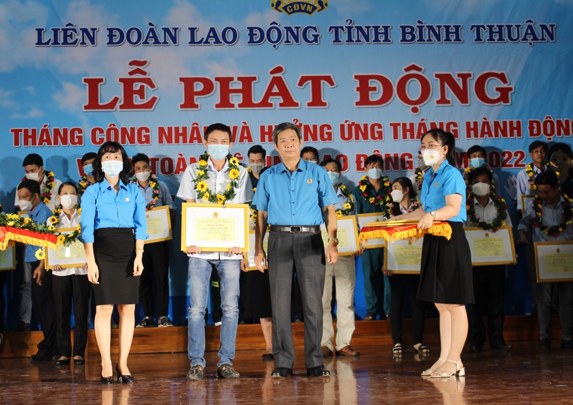 LĐLĐ tỉnh Bình Thuận phát động Tháng Công nhân và Tháng hành động về ATVSLĐ năm 2022 LĐLĐ tỉnh Bình Thuận phát động Tháng Công nhân và Tháng hành động về ATVSLĐ năm 2022