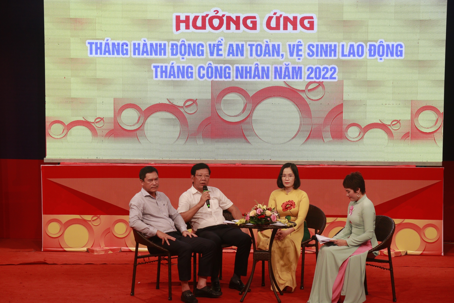 LĐLĐ tỉnh Quảng Bình hưởng ứng Tháng Hành động về ATVSLĐ và Tháng Công nhân