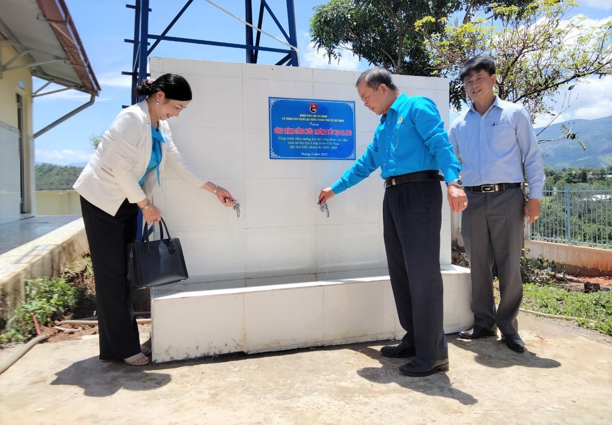 Lâm Đồng: Đem niềm vui có nhà để ở và nước sạch để dùng đến đoàn viên, người lao động LĐLĐ Lâm Đồng: Đem niềm vui có nhà để ở, có nước sạch để dùng đến với đoàn viên, NLĐ