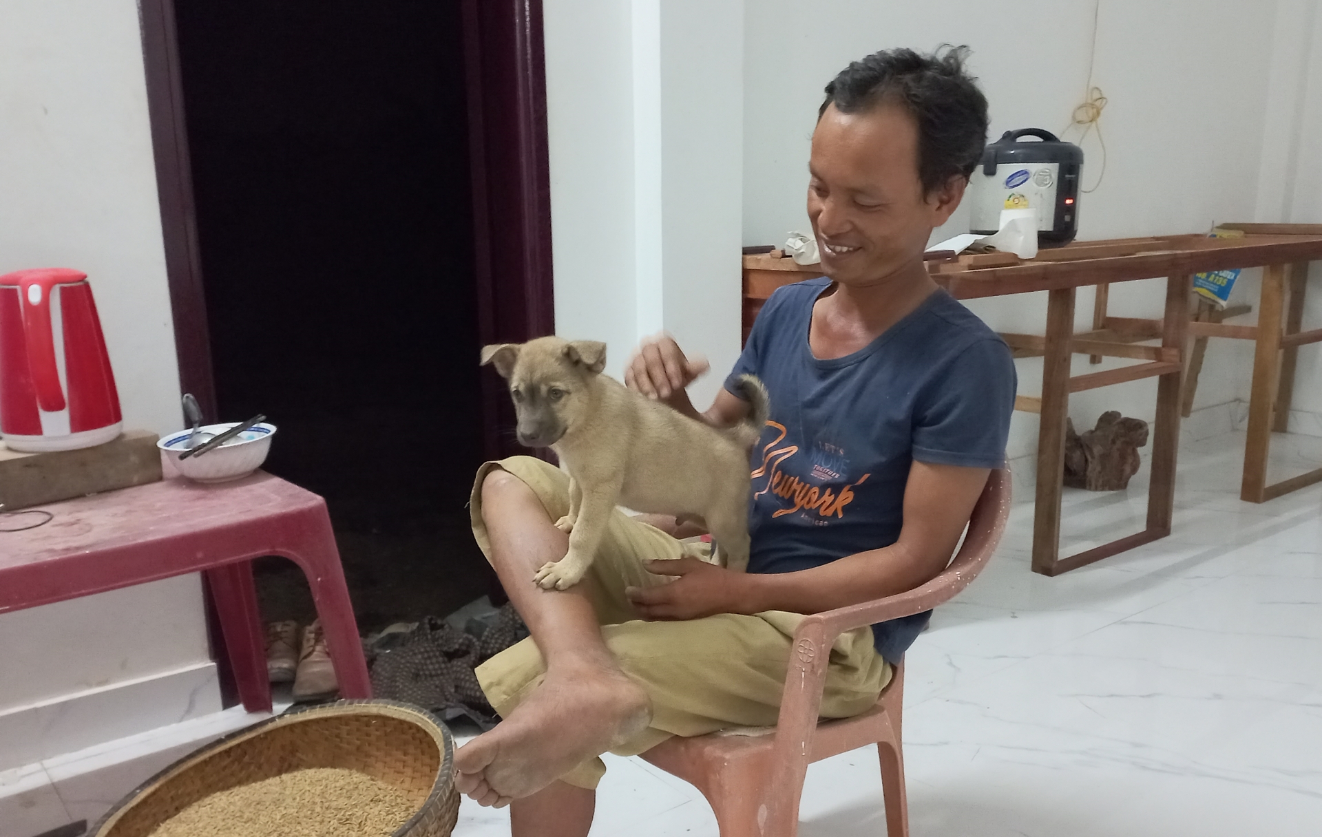 Chuyện đời người đi bộ ngàn cây số về quê - Kỳ 1: Người khác thường