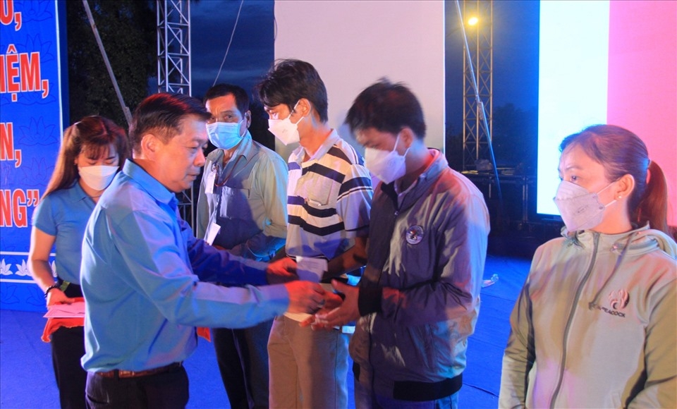 Công nhân được “xả stress” với chương trình của Công đoàn Công nhân được “xả stress” với chương trình của Công đoàn