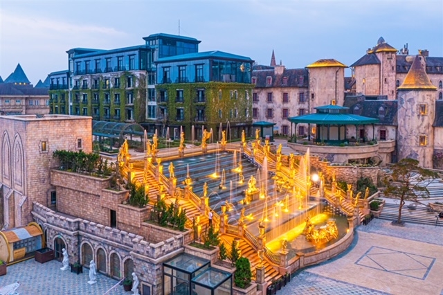 Sun World Ba Na Hills hóa xứ sở của những người khổng lồ