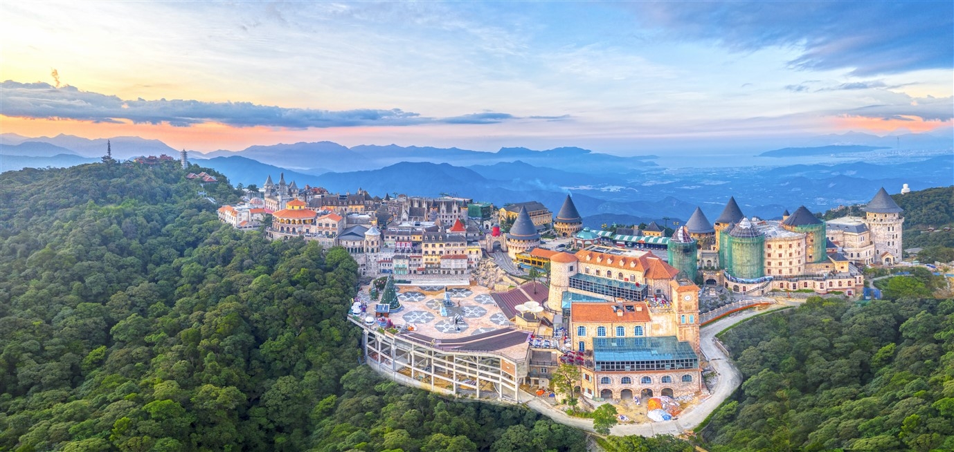 Sun World Ba Na Hills hóa xứ sở của những người khổng lồ