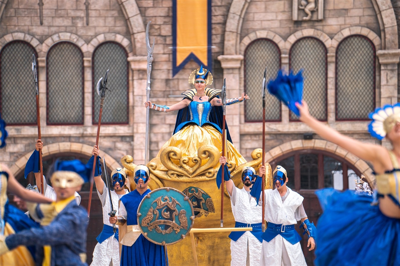 Sun World Ba Na Hills hóa xứ sở của những người khổng lồ