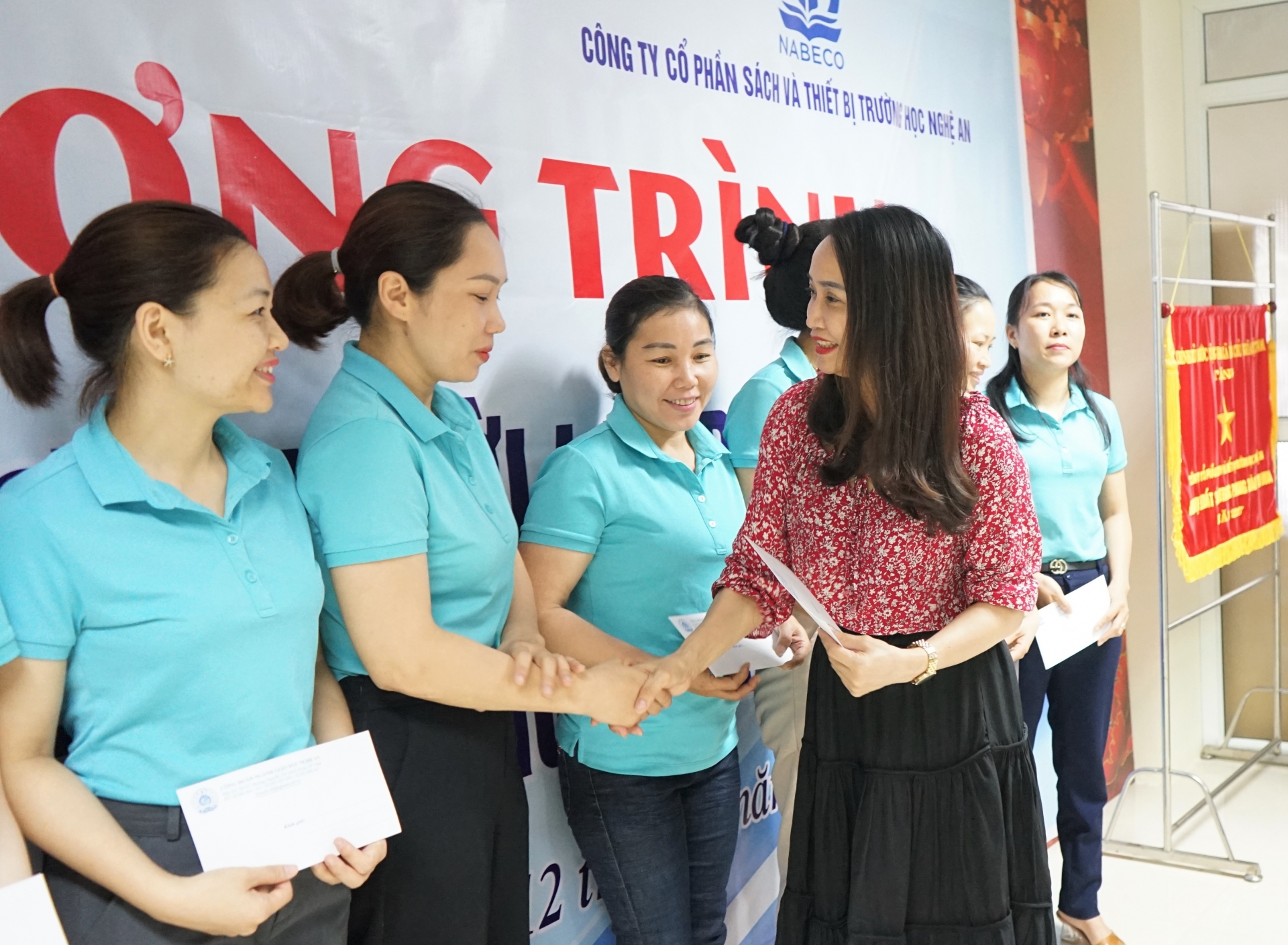 Công đoàn ngành Giáo dục Nghệ An cảm ơn người lao động Công đoàn ngành Giáo dục Nghệ An cảm ơn người lao động