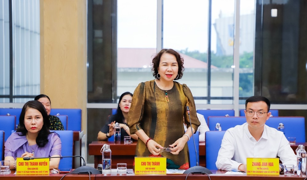 Nghệ An trao Quyết định chấp thuận chủ trương đầu tư 2 dự án nhà ở xã hội cho công nhân Nghệ An xây dựng 2 dự án nhà ở xã hội cho công nhân với tổng vốn đầu tư 6.880 tỷ đồng