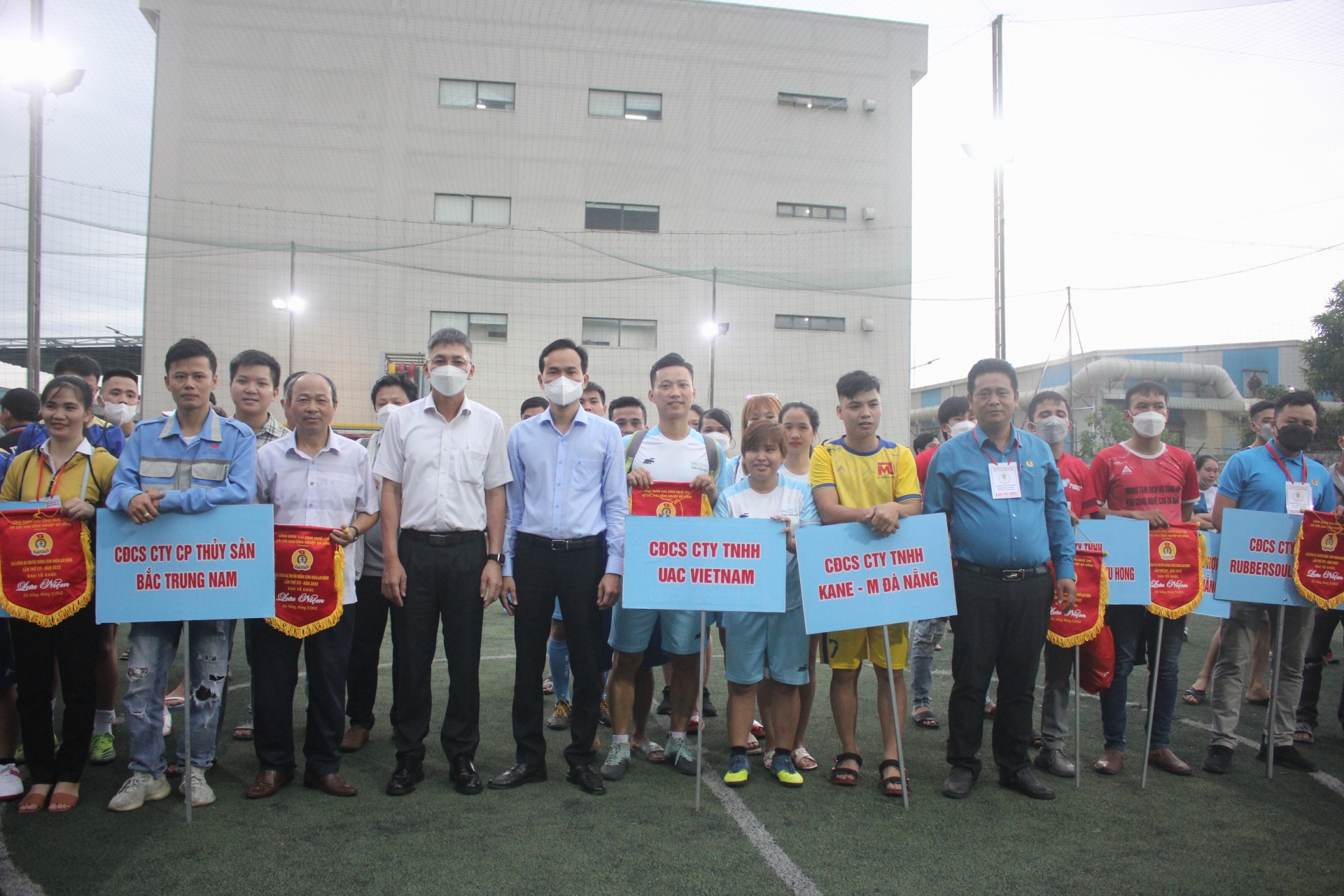 Tưng bừng khai mạc giải bóng đá cho công nhân, người lao động KCN Đà Nẵng