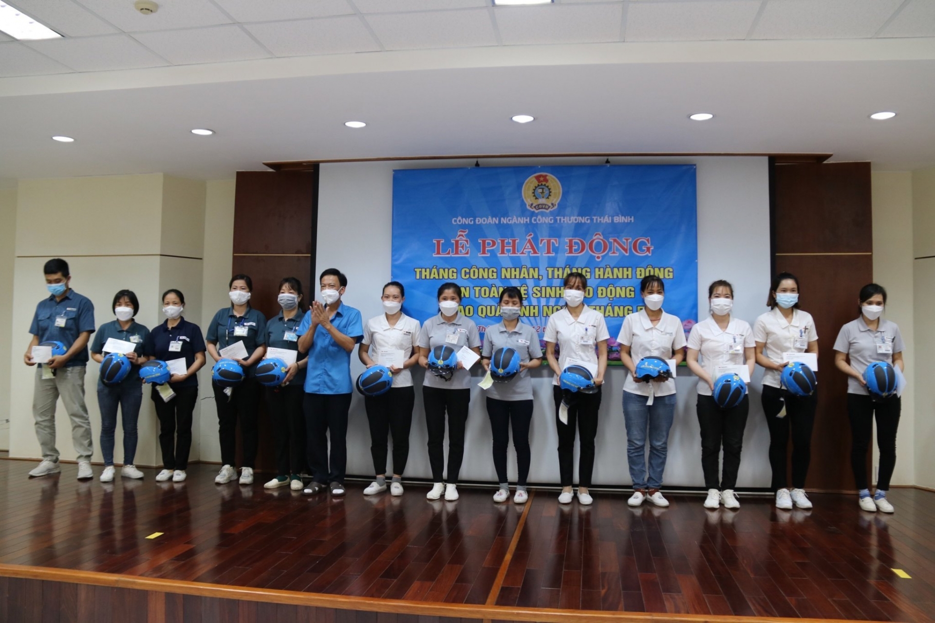 Thái Bình: Nâng cao nhận thức về tội phạm ma tuý và quấy rối tình dục cho công nhân Thái Bình: Nâng cao nhận thức về tội phạm ma tuý và quấy rối tình dục cho công nhân