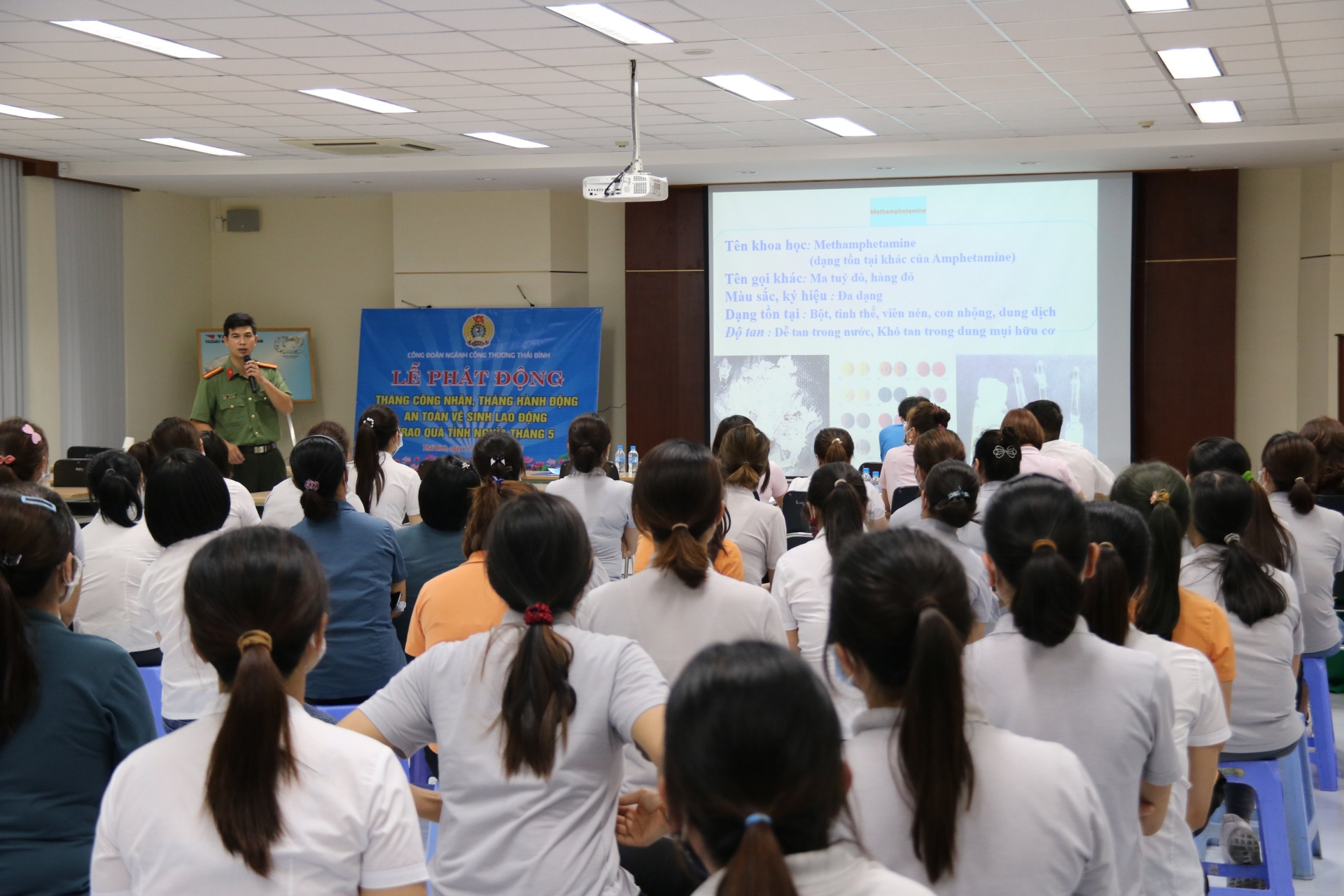 Thái Bình: Nâng cao nhận thức về tội phạm ma tuý và quấy rối tình dục cho công nhân Thái Bình: Nâng cao nhận thức về tội phạm ma tuý và quấy rối tình dục cho công nhân